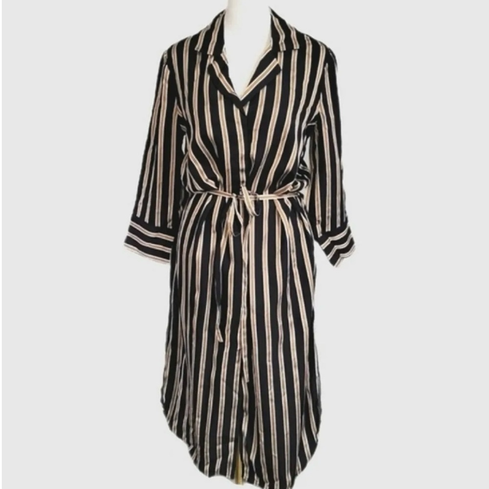 7 for all Mankind size L. Black & gold